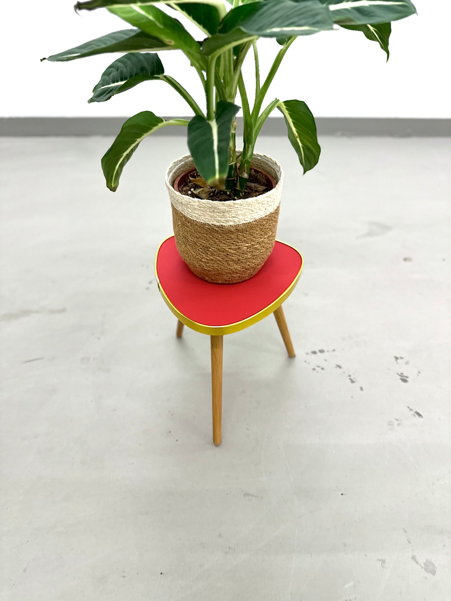 Beistelltisch/ Blumenhocker im Mid Century Stil