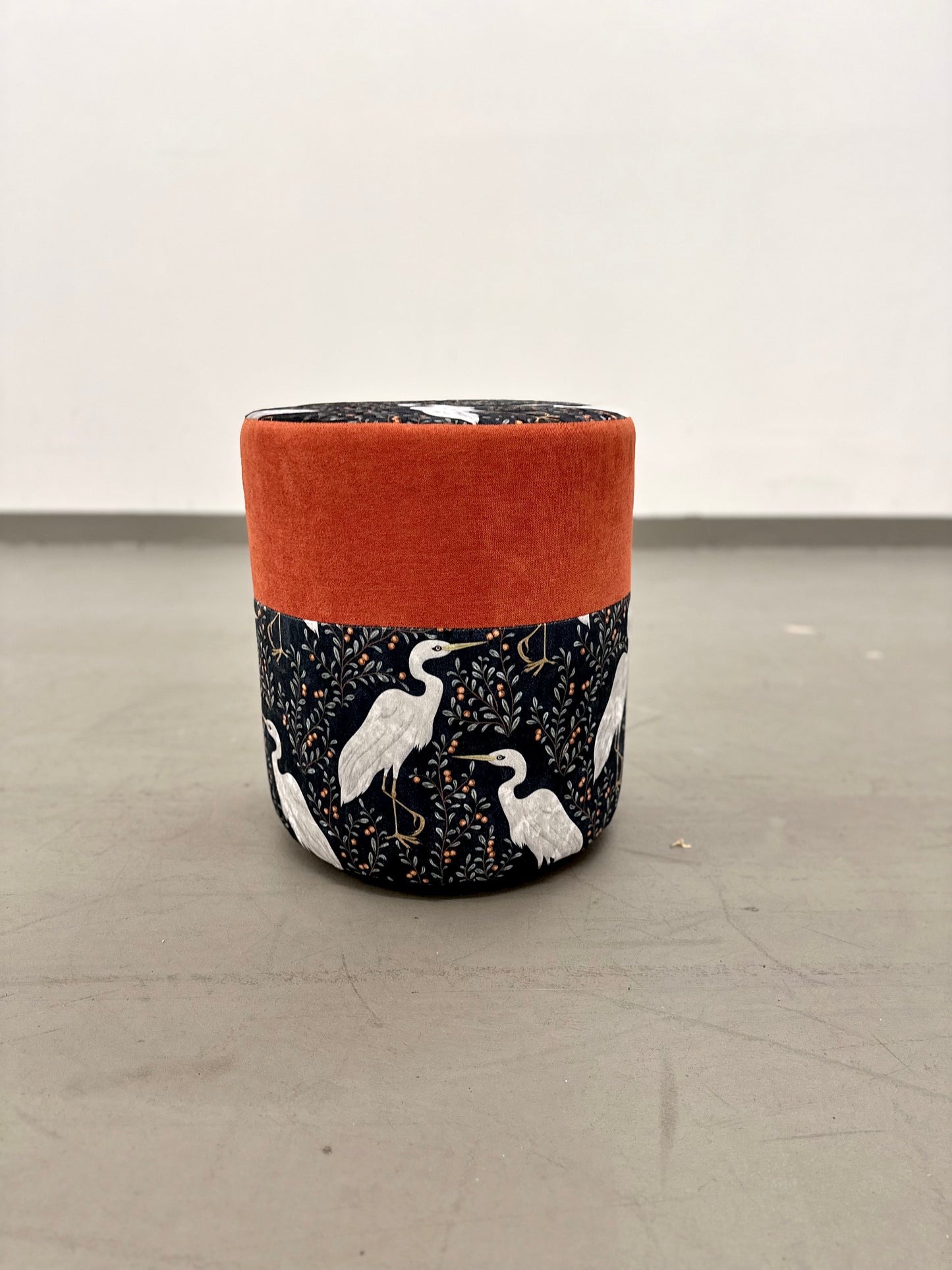 Sitzhocker mit Kranich Muster - Made in Berlin