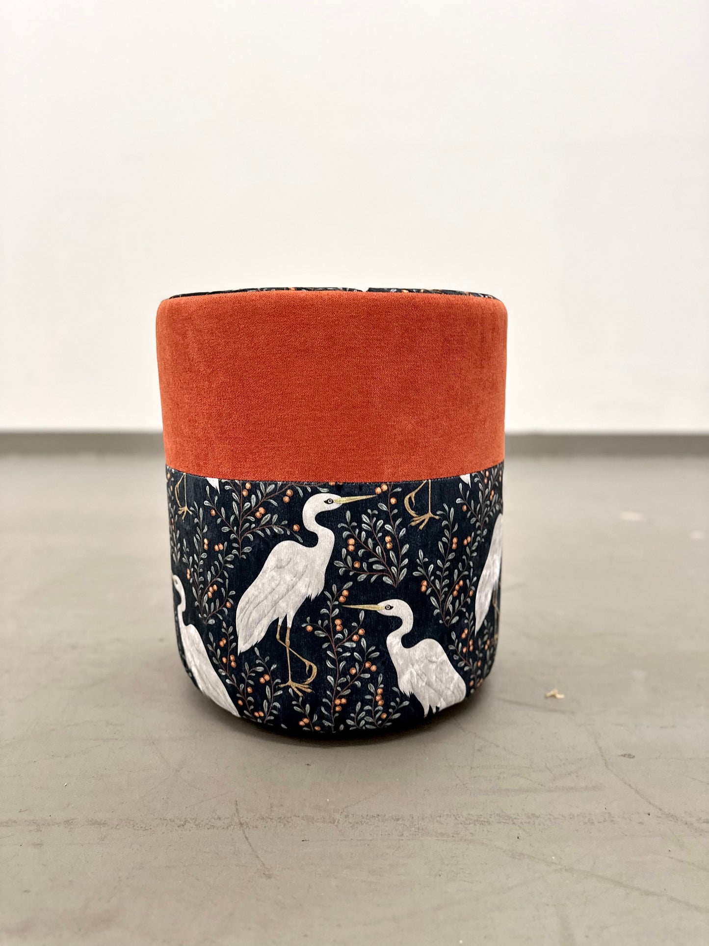 Sitzhocker mit Kranich Muster - Made in Berlin