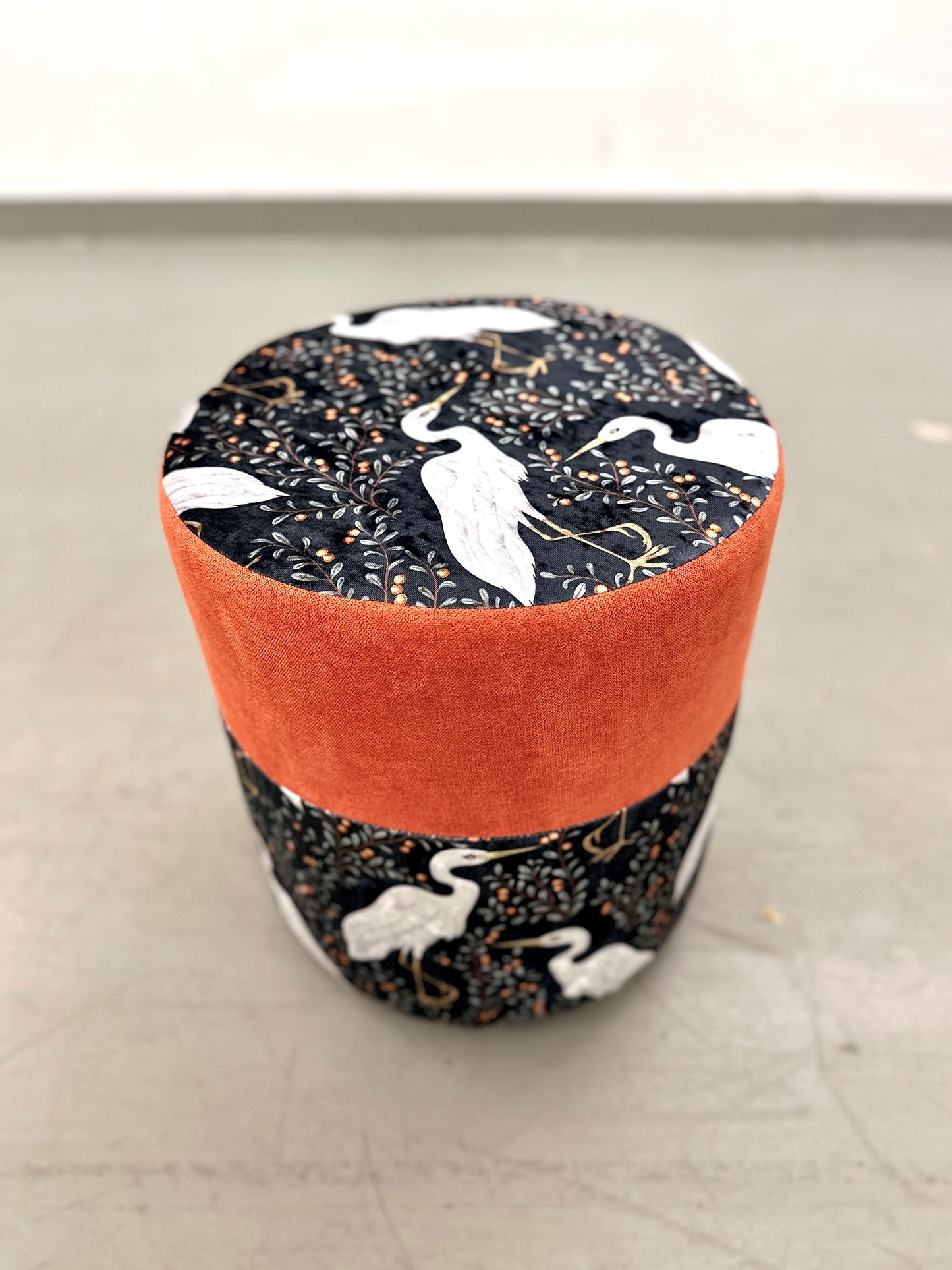 Sitzhocker mit Kranich Muster - Made in Berlin