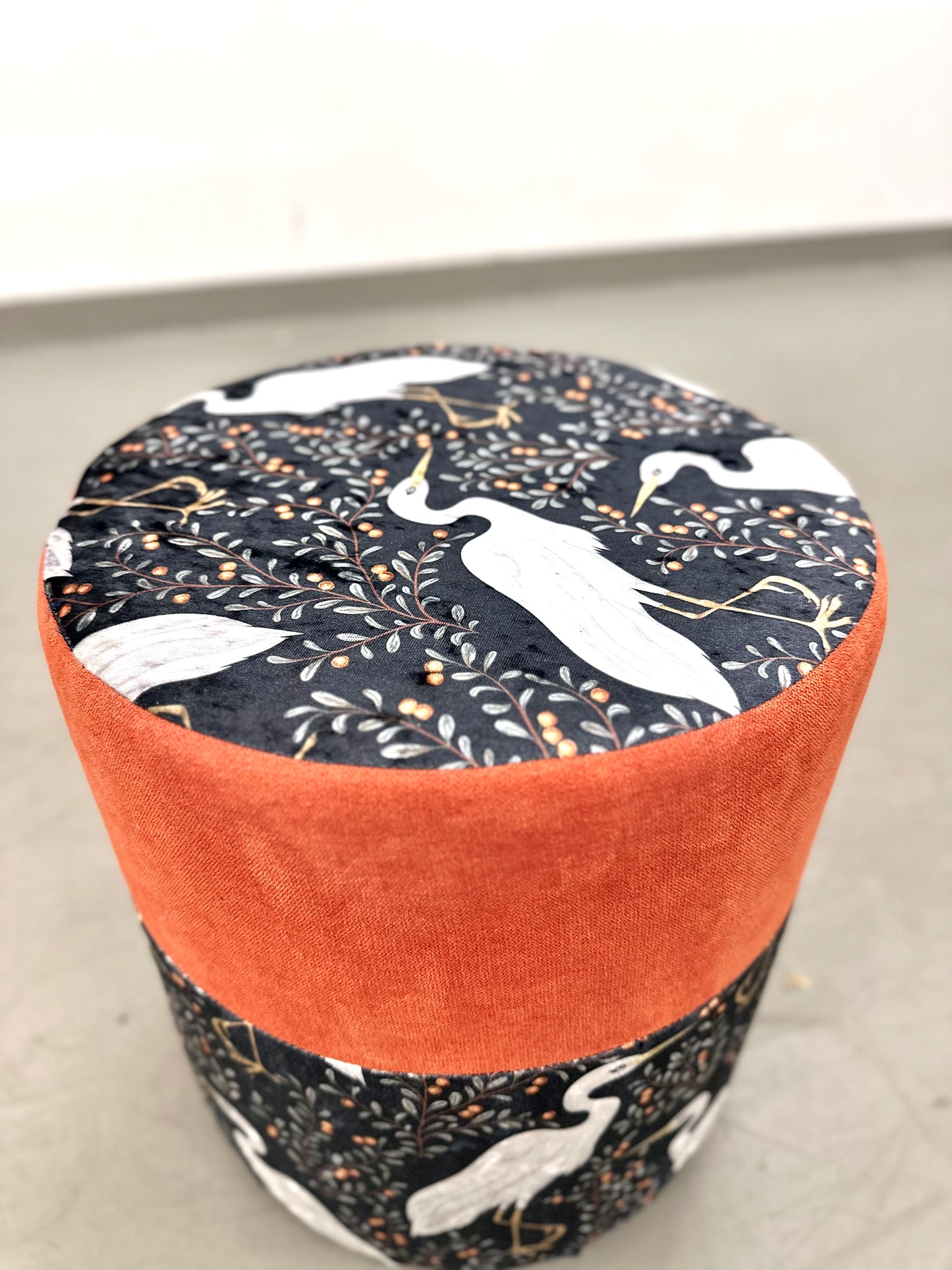 Sitzhocker mit Kranich Muster - Made in Berlin
