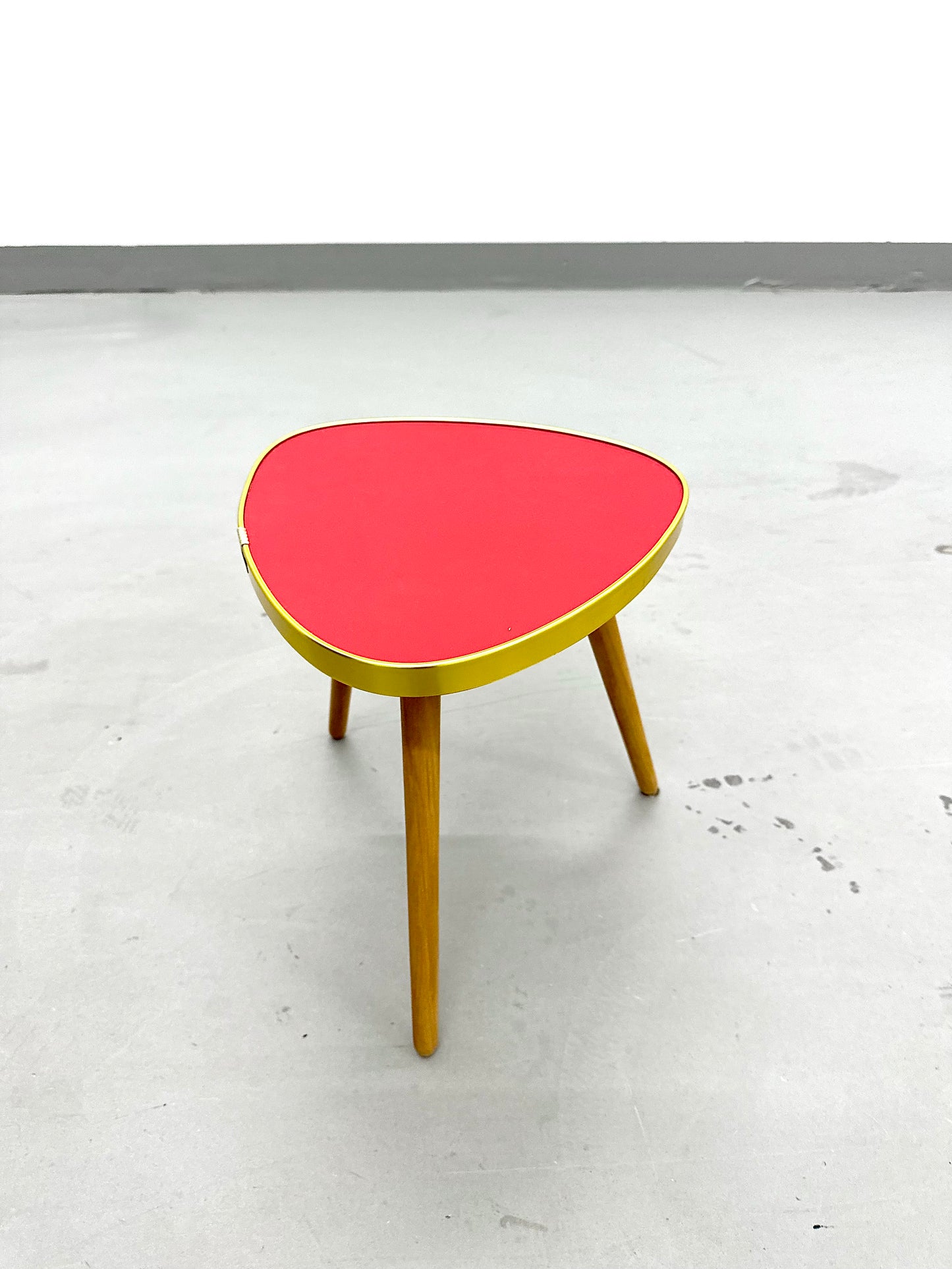 Beistelltisch/ Blumenhocker im Mid Century Stil