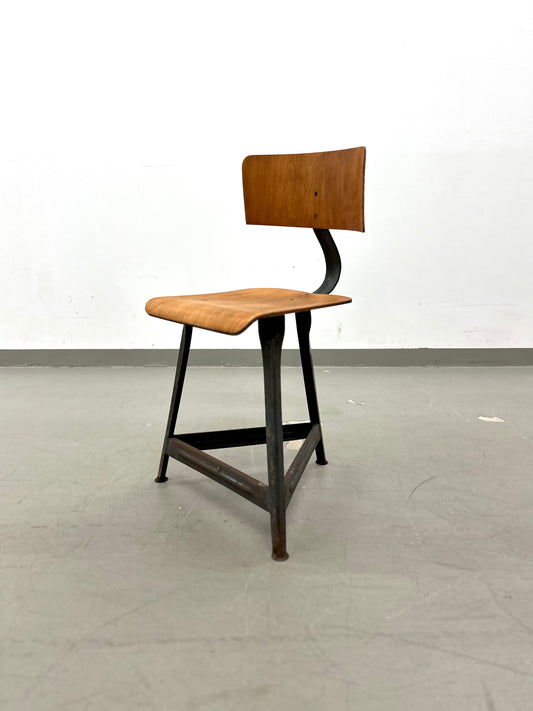 Industrieller Vintage-Stuhl – Holz & Stahl, Mid-Century Design