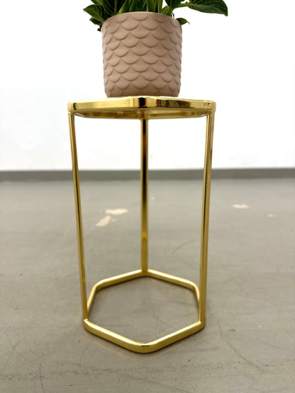 Goldfarbener Beistelltisch mit Rauchglasplatte