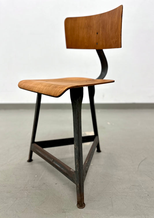 Industrieller Vintage-Stuhl – Holz & Stahl, Mid-Century Design