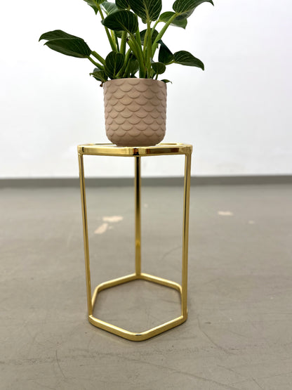 Goldfarbener Beistelltisch mit Rauchglasplatte