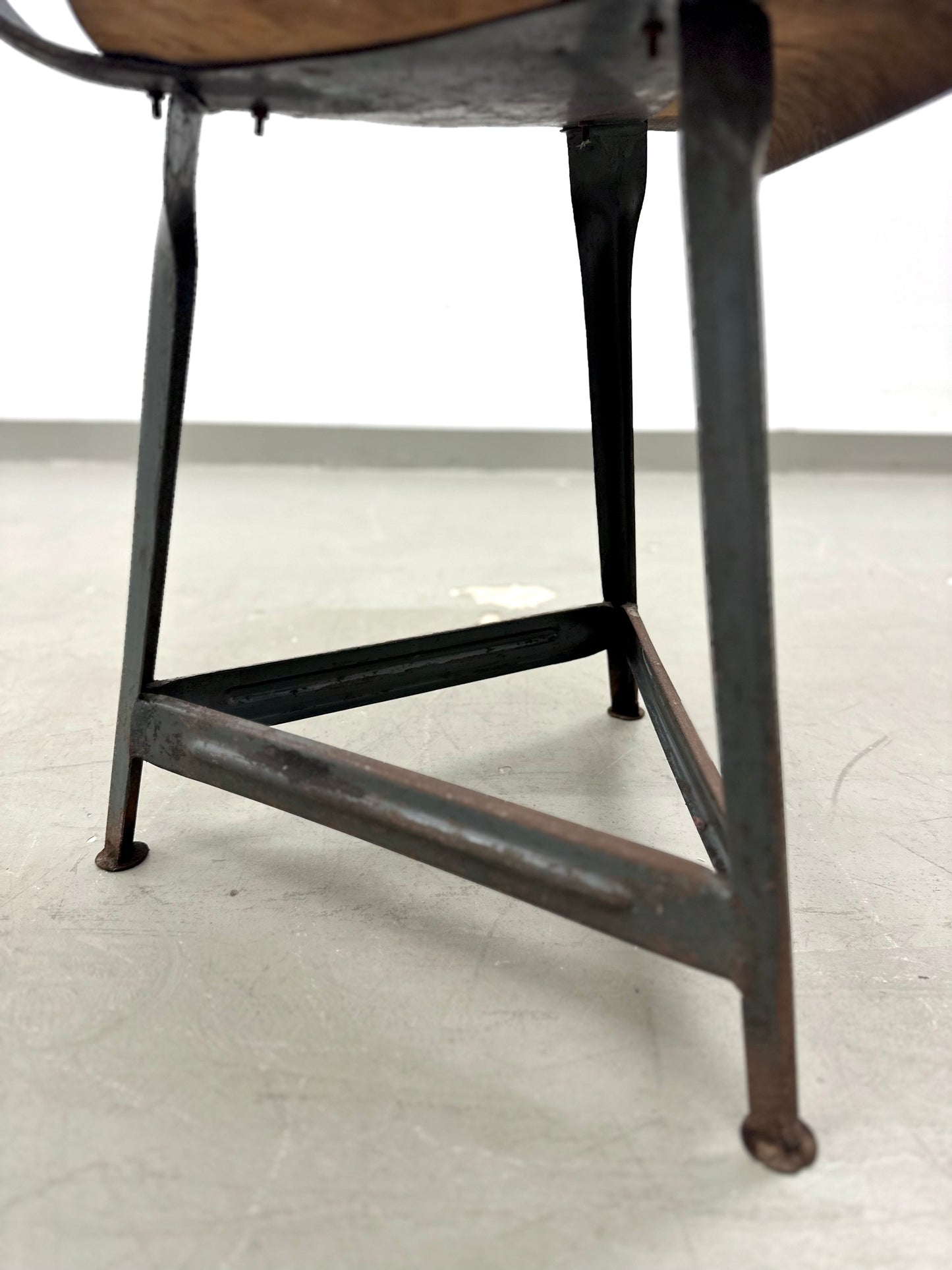 Industrieller Vintage-Stuhl – Holz & Stahl, Mid-Century Design