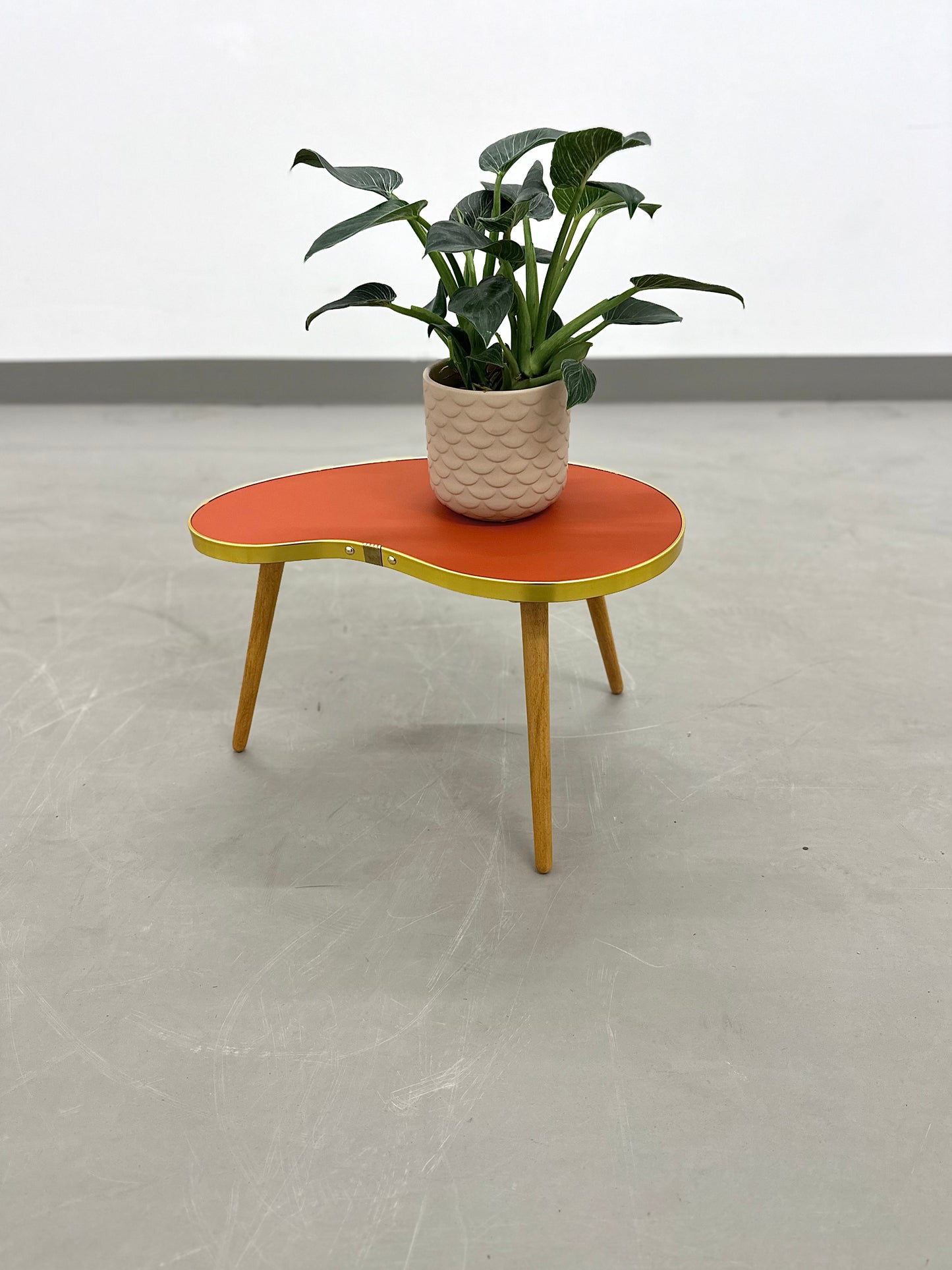 Nierentisch im Mid Century Stil