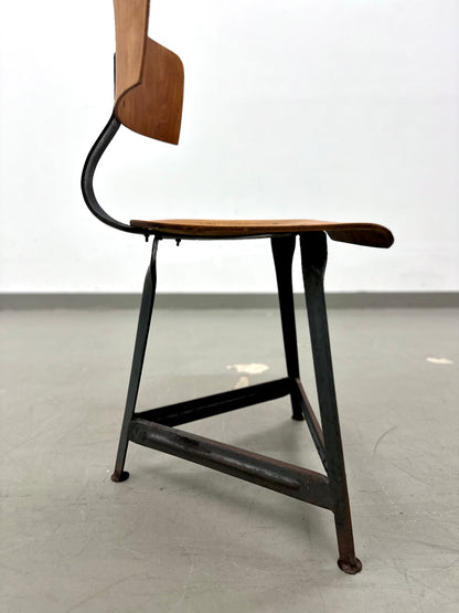 Industrieller Vintage-Stuhl – Holz & Stahl, Mid-Century Design