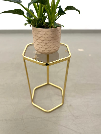 Goldfarbener Beistelltisch mit Rauchglasplatte