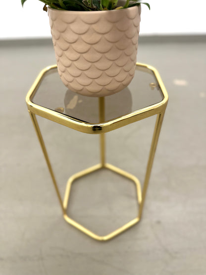 Goldfarbener Beistelltisch mit Rauchglasplatte