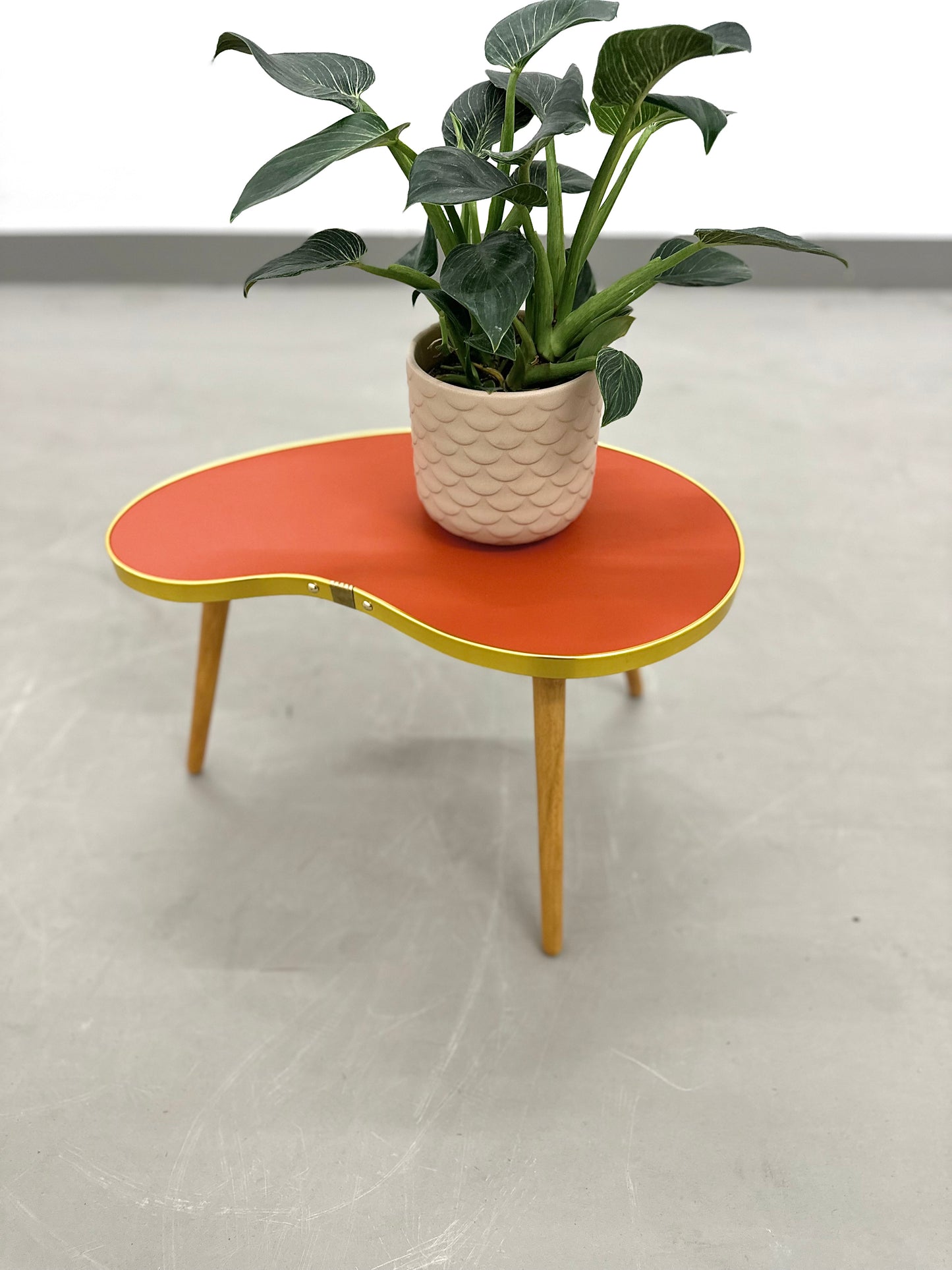 Nierentisch im Mid Century Stil